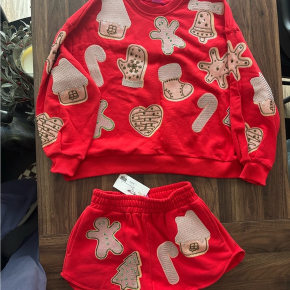 QUEEN OF SPARKLES Tops - QUEEN OF SPARKLES Red Holiday Motif Sweatshirt and Shorts